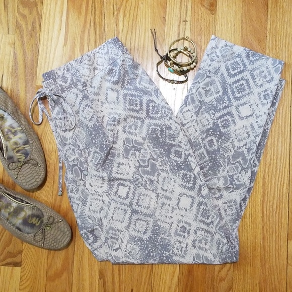 Harlowe & Graham Pants - Harlowe & Graham Pants Gray Beige Snake Print M